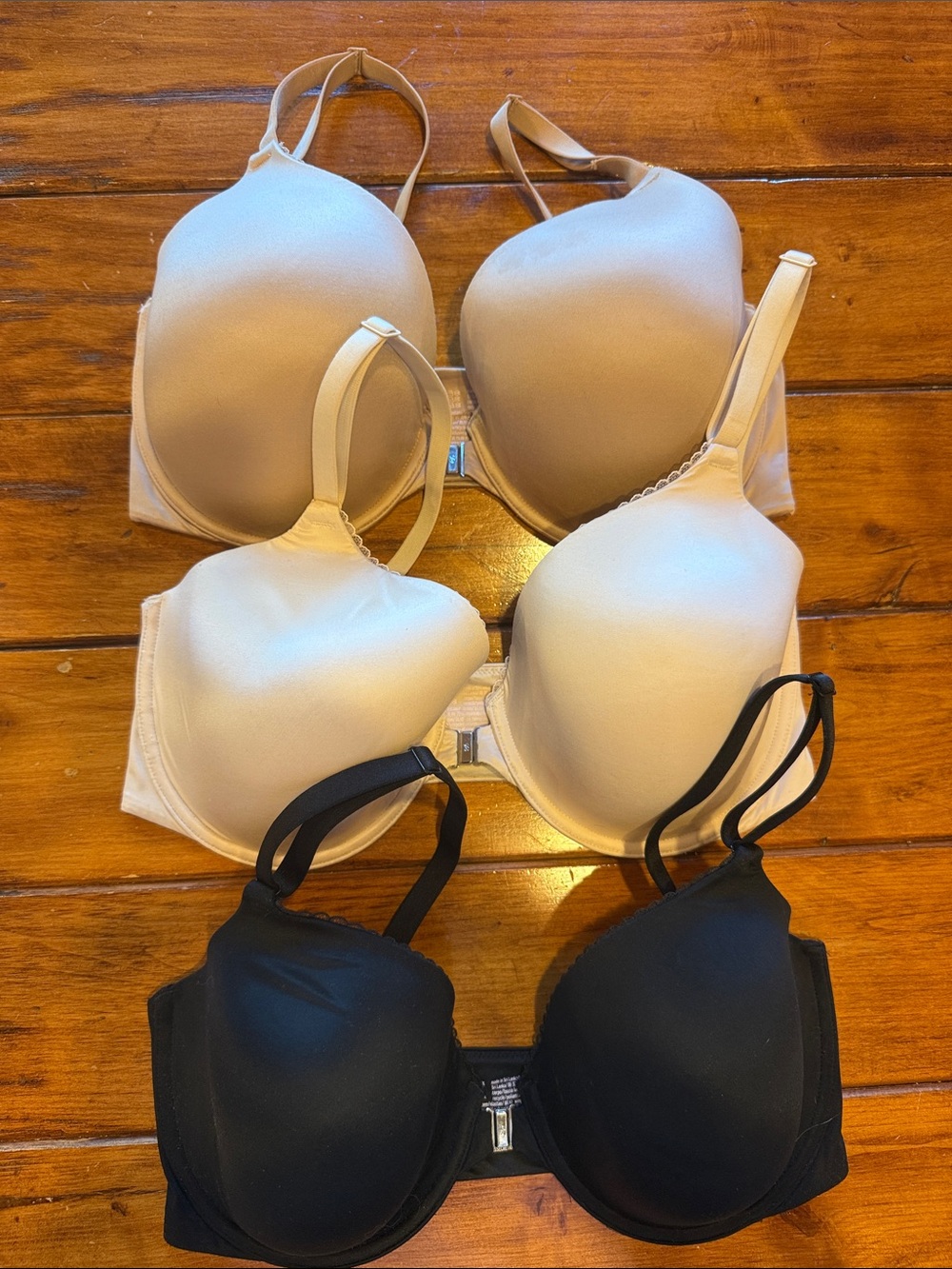 Victoria's Secret Body by Victoria magnetic front closure